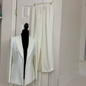 Kasper ivory suit